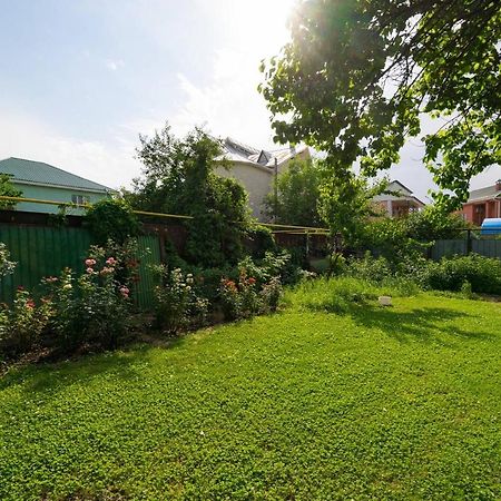 Guest House On Maksimova 9 Almaty Exterior photo